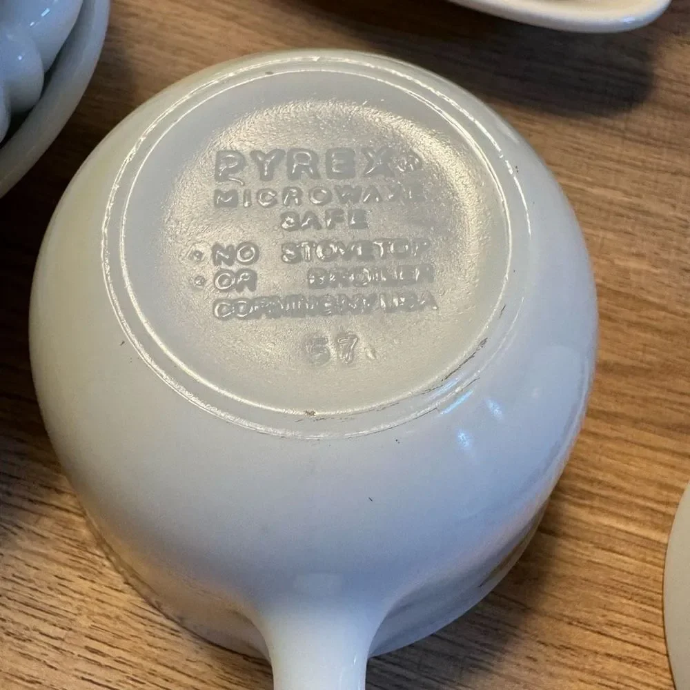 Vintage PYREX Mugs 2 Butterfly Gold - Picture 5 of 5